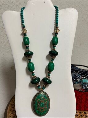 Handcrafted Green Bead Pendant Necklace - Boho Women Jewelry